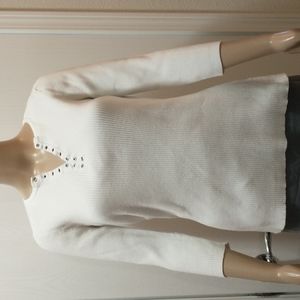 Cream Liz Claiborne v-neck sweater